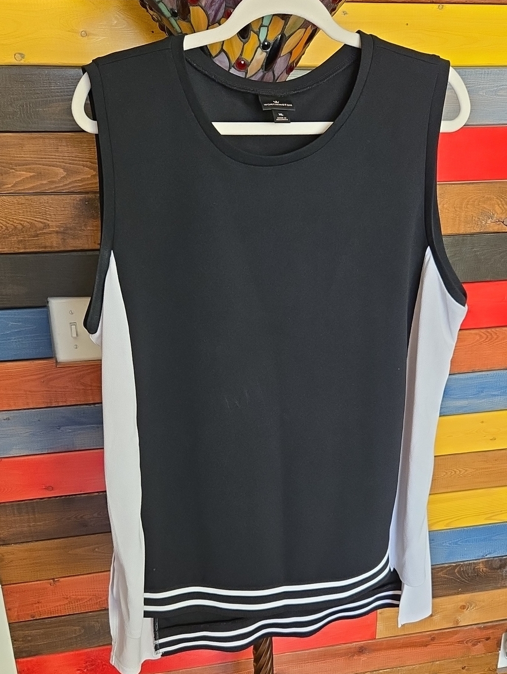 Women's Worthington Black and White Sleeveless Athletic Tank🖤🤍